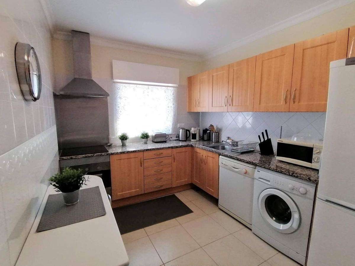 Bel Appartement: Coeur D'albufeira Près De Oura *